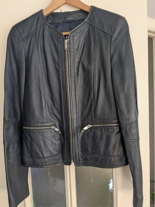 Chaqueta de piel azul marino entallada