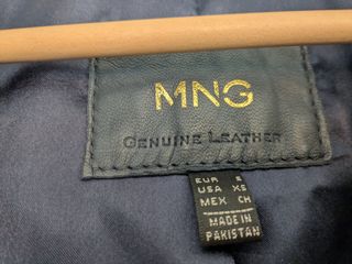 Chaqueta de piel azul marino entallada