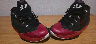 Zapatillas Jordan Talla 42 Negras y Rojas