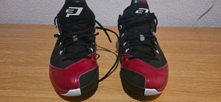 Zapatillas Jordan Talla 42 Negras y Rojas