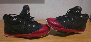 Zapatillas Jordan Talla 42 Negras y Rojas