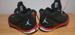 Zapatillas Jordan Talla 42 Negras y Rojas