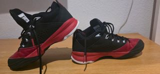 Zapatillas Jordan Talla 42 Negras y Rojas