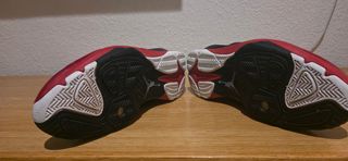 Zapatillas Jordan Talla 42 Negras y Rojas