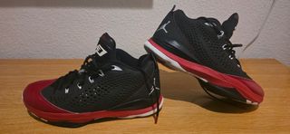 Zapatillas Jordan Talla 42 Negras y Rojas