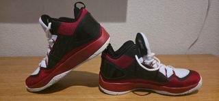 Zapatillas Jordan Talla 42,5 Rojas y Blancas