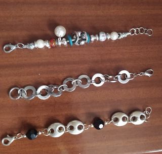 3 Pulseras Charm, Perlas y Abalorios