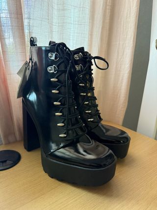Botines Zara negros con cordones y plataforma