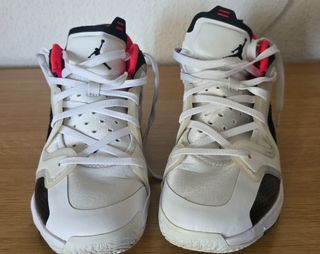 Zapatillas Jordan Talla 42 Blancas y Rojas