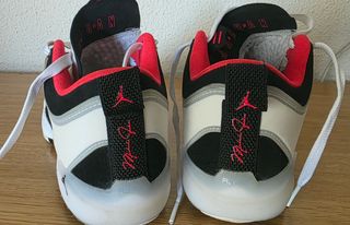 Zapatillas Jordan Talla 42 Blancas y Rojas