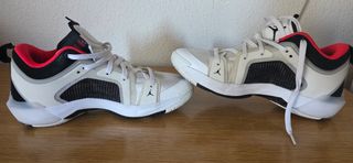 Zapatillas Jordan Talla 42 Blancas y Rojas