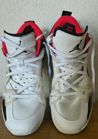 Zapatillas Jordan Talla 42 Blancas y Rojas