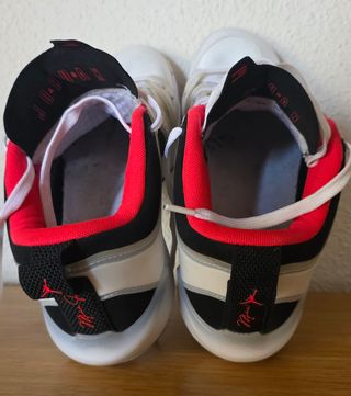 Zapatillas Jordan Talla 42 Blancas y Rojas