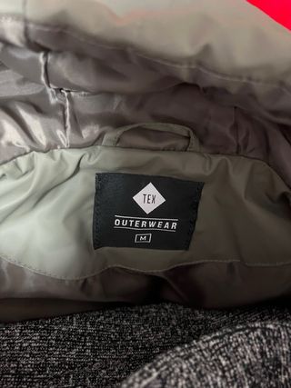 Chaleco plumífero acolchado con capucha