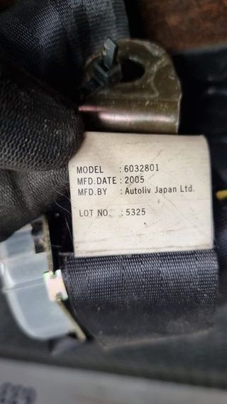 CINTURON TRASERO DERECHO MAZDA 3 2005