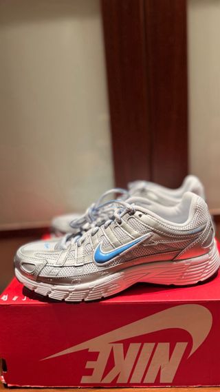 Zapatos Nike P-6000 Plata y Azul Nuevos