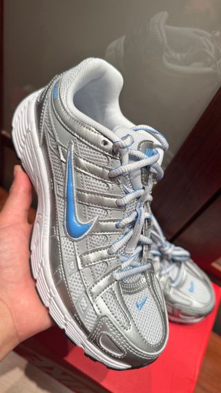 Zapatos Nike P-6000 Plata y Azul Nuevos