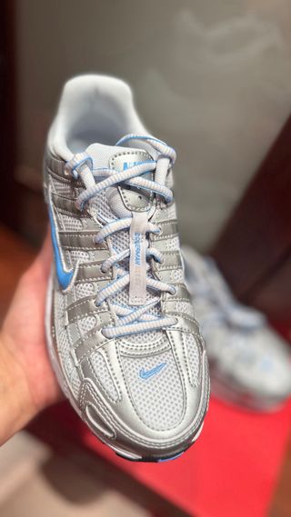 Zapatos Nike P-6000 Plata y Azul Nuevos