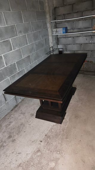 Mesa de comedor de madera