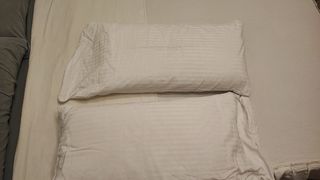 Cojines y Almohadas Blancas de Tela