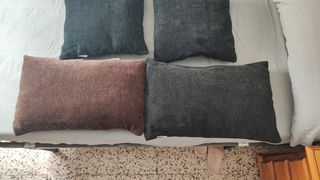 Cojines y Almohadas Blancas de Tela