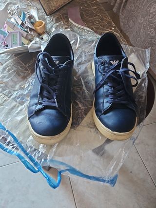 Scarpe uomo Emporio Armani blu di seconda mano per 18 EUR su In via  Chiavelli su WALLAPOP