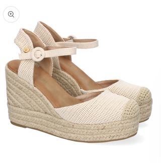 Sandalia cuña beige