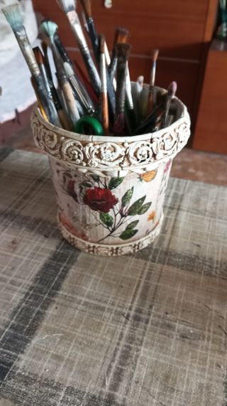 Macetero vintage decorado flores