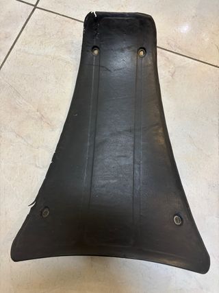 Tapa Batería Vespa GTS Negra