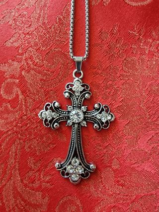 Collar Cruz Plateada Grande
