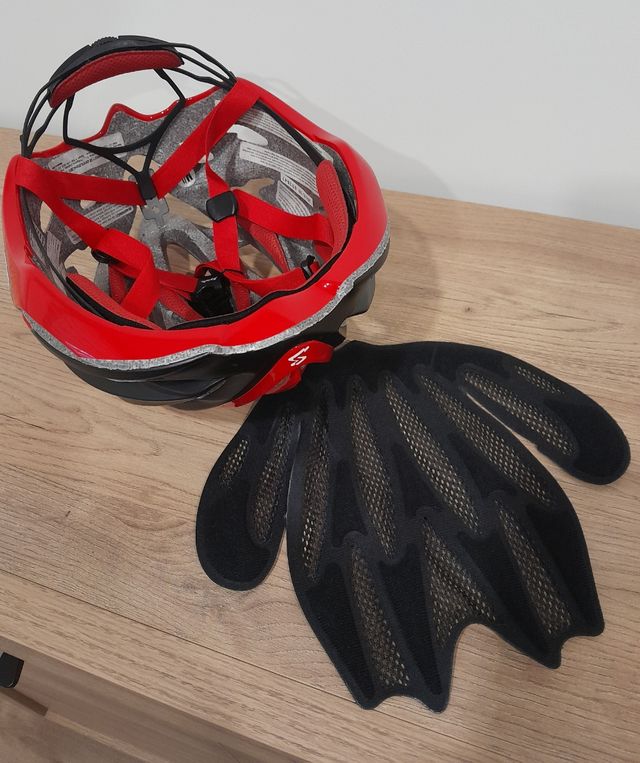 CASCO DE CICLISMO SPIUK.