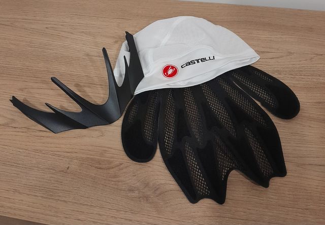 CASCO DE CICLISMO SPIUK.