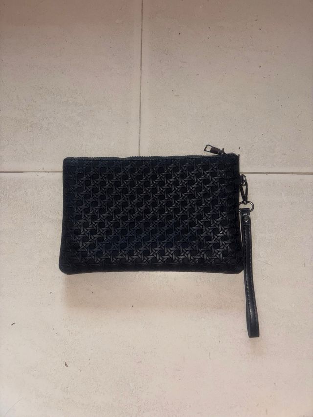 Bolso de mano de cuero negro sin usar