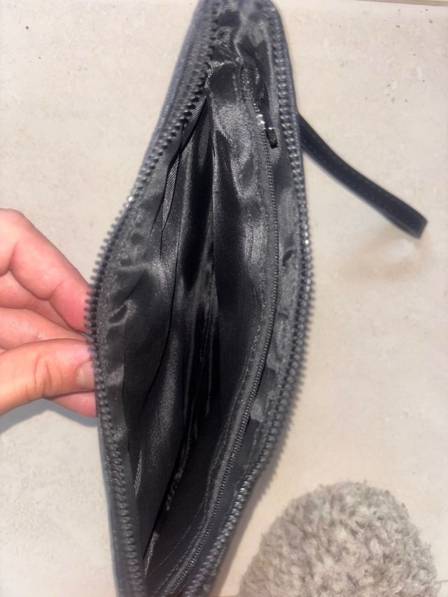 Bolso de mano de cuero negro sin usar