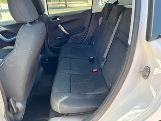 Peugeot 2008  1.6 HDI 100CV 5 PUERTAS 