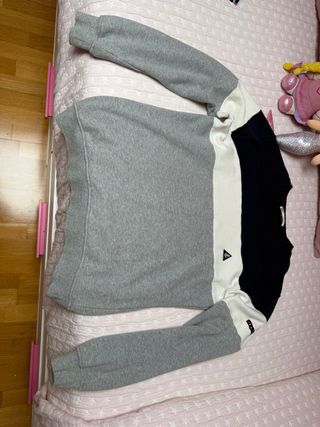 Sudadera gris y azul marina con blanco