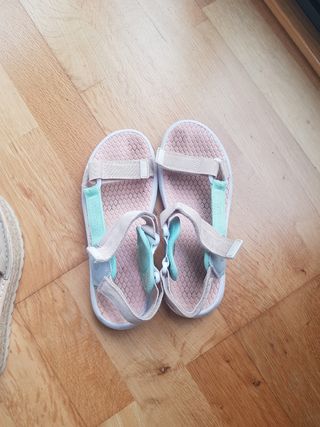 Sandalias niña beige y rosa