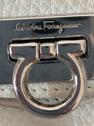 Borsa Salvatore Ferragamo beige e oro