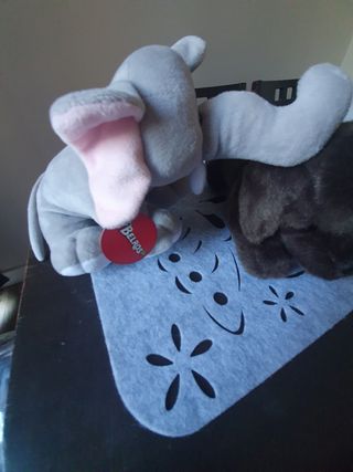 3 peluches: elefante, perro y búho