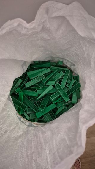Cuñas y niveladores para suelos 