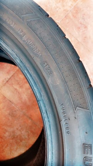 Neumático 225/45 R17  , DOT 4123 ,Euros 08