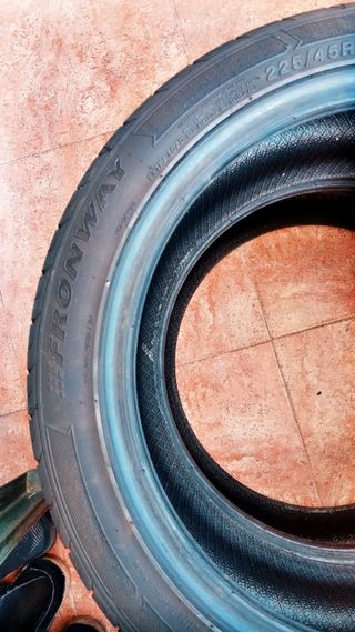Neumático 225/45 R17  , DOT 4123 ,Euros 08