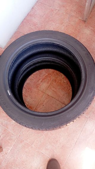 Neumático 225/45 R17  , DOT 4123 ,Euros 08