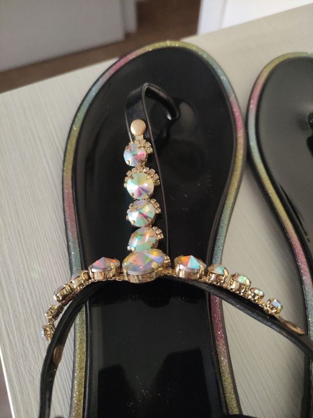 Sandalias de verano con pedrería