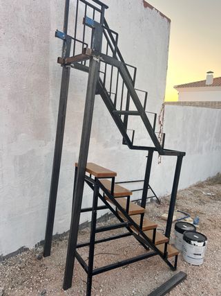 Escalera metálica exterior/interior