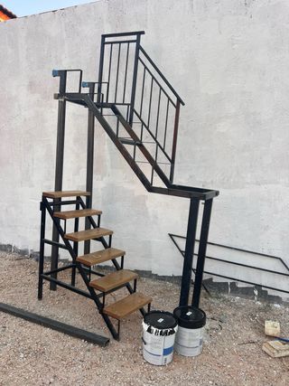 Escalera metálica exterior/interior
