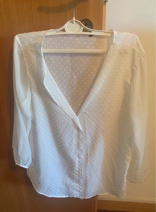 Camicia bianca elegante con pois