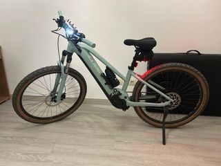 Bicicletta elettrica Cube Reaction Hybrid 625