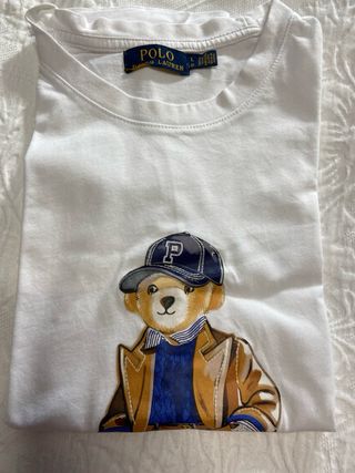Camiseta del icónico oso 
