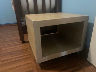 Mesita auxiliar o soporte TV beige